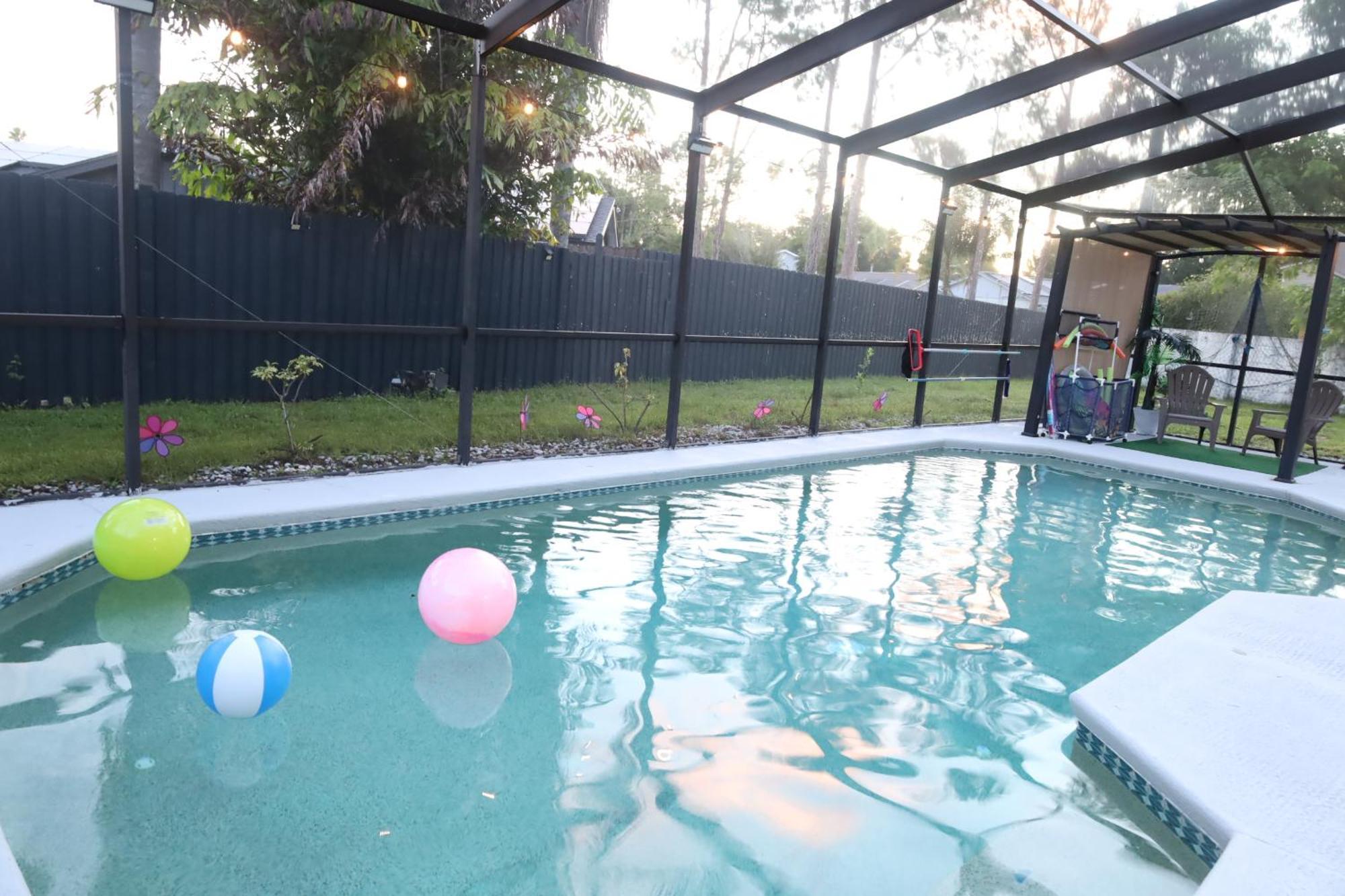 Holiday home Luxury Pool- Ideal Paradise To Play & Work Tampa