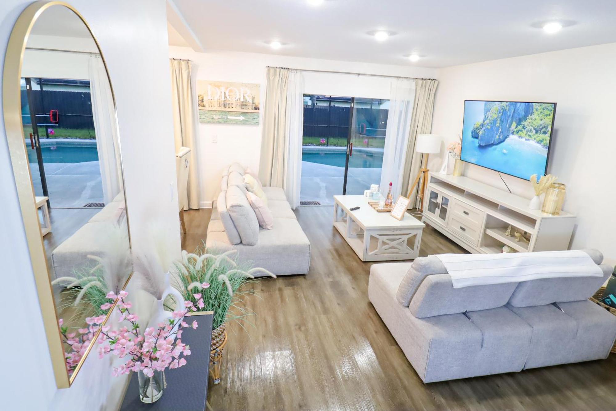 Holiday home Luxury Pool- Ideal Paradise To Play & Work